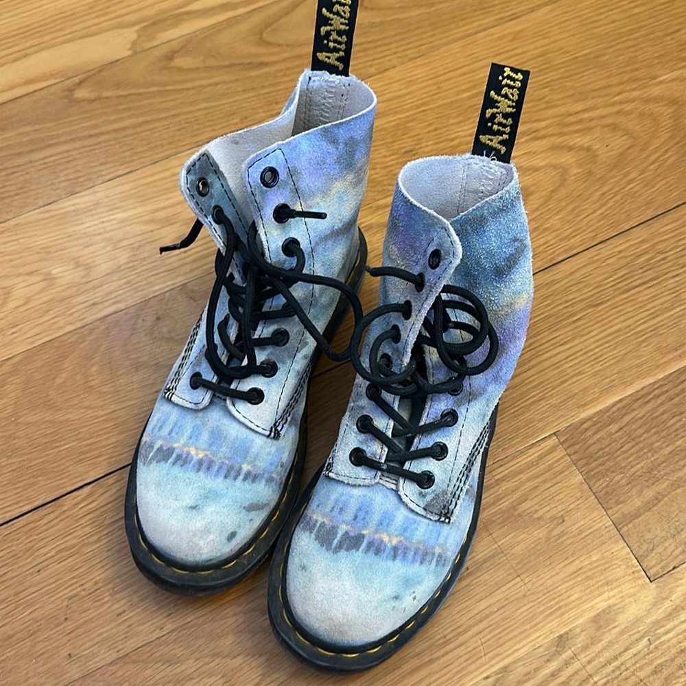 Dr. Martens Spring Blue tie dye in size 6